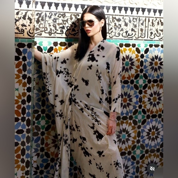 new zara Black and White Floral Maxi Dress printed art one sleeve - Picture 4 of 15